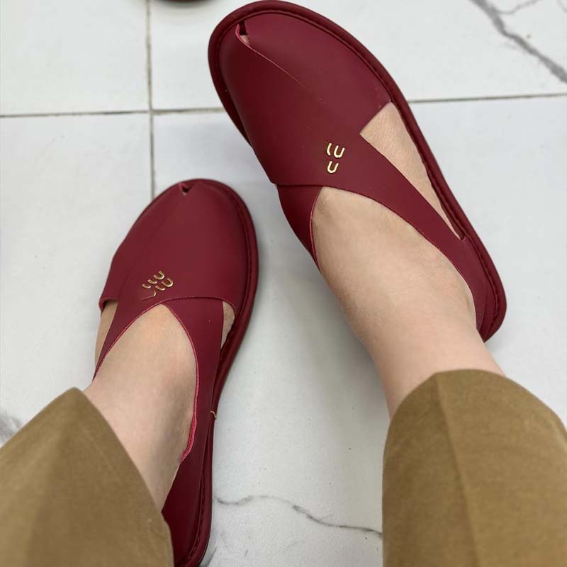 Flat Round-toe Crossover Sandals